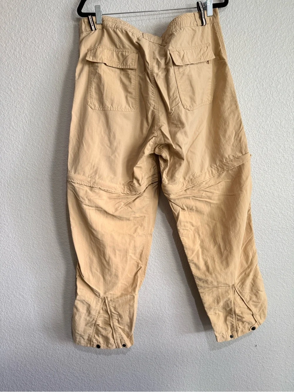 The North Face Men's Beige Cargo convertible Pants vent, zip leg into shorts XL